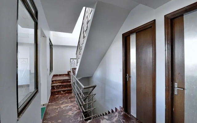 OYO Premium Jaipur Junction