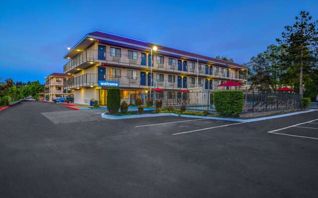 Motel 6 Kirkland, WA - North Kirkland
