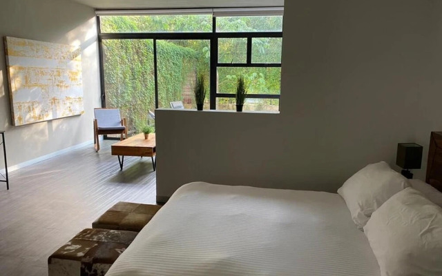 BEE Suites Santa Ana