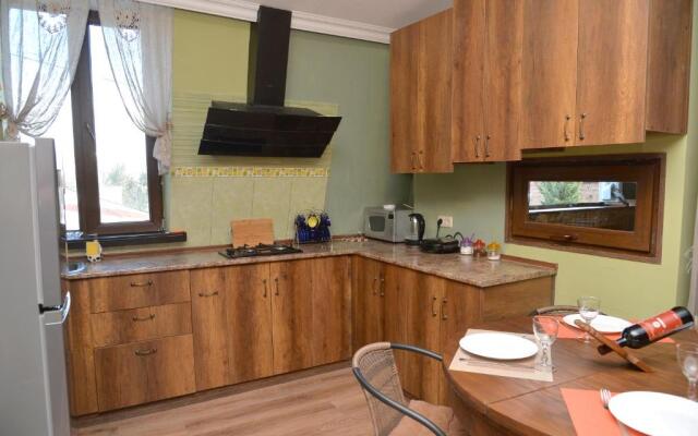 Natia's apartment on Dadiani st.