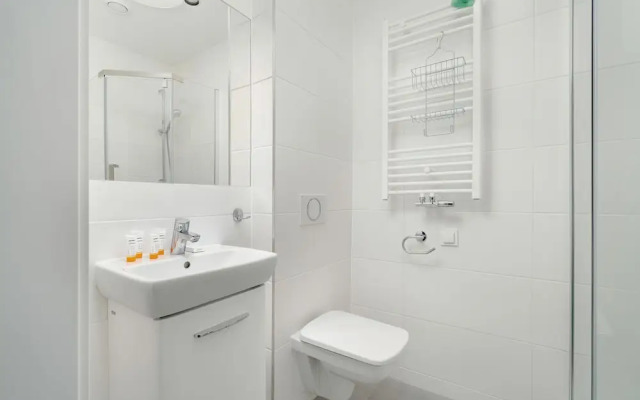 Studio With Outdoor Parking by Renters