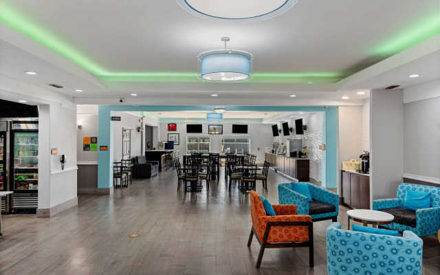 La Quinta Inn & Suites by Wyndham Raymondville