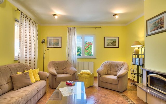 Beautiful Home in Labin With Wifi and 3 Bedrooms