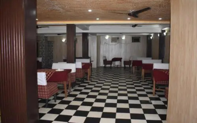 Hotel Moti Mahal by MTMC Rooms