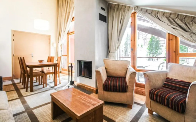 Two internally connecting 2-bed apartments with shared private entrance