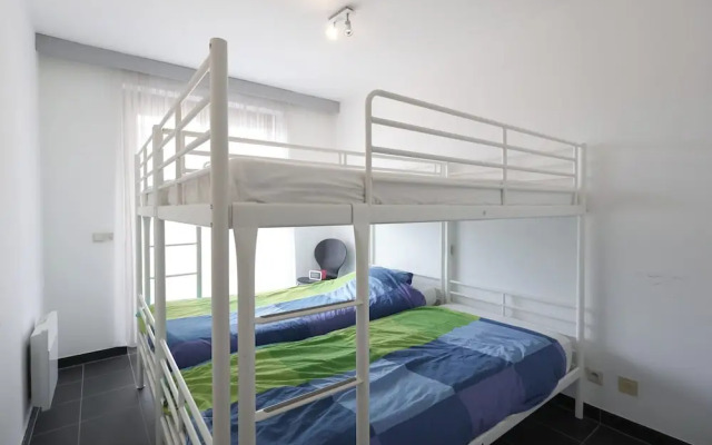 Apartment With 2 Rooms and Balcony