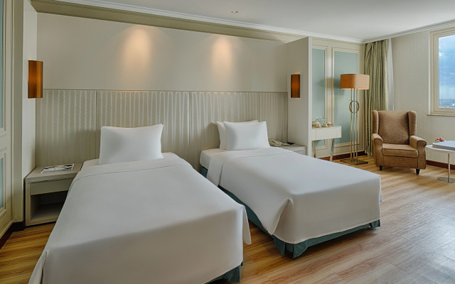 Windsor Plaza Hotel