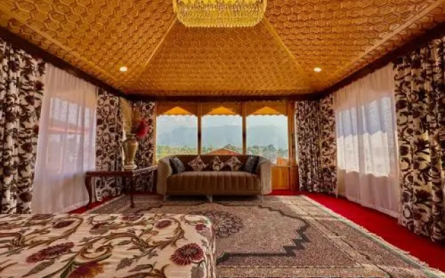 New Zenith Group of Houseboats