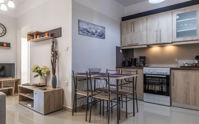 Comfy Central Square Gem with Terrace
