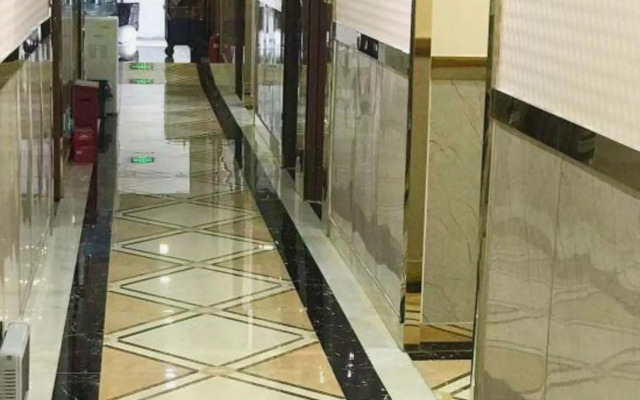 Jinfeng Hotel (Guangzhou Shangxiajiu Pedestrian Street Chenjiazhao Subway Station)