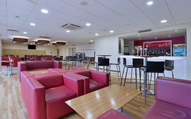 Travelodge Edinburgh Airport Ratho Station