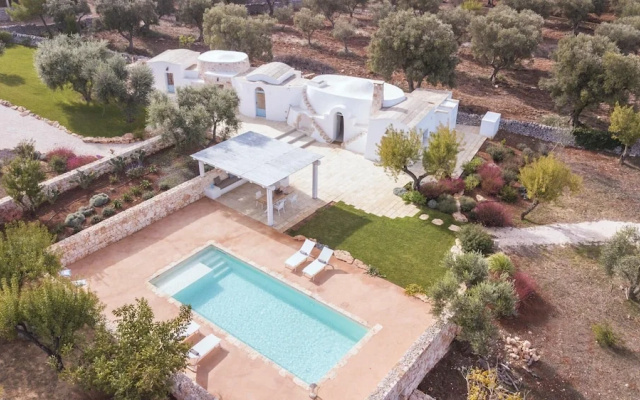 TD Lamiamola Stylish Trulli Lamie With Pool