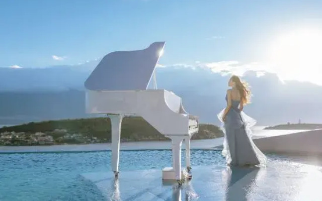 Sound on the Clouds Hotel Santorini, Dali