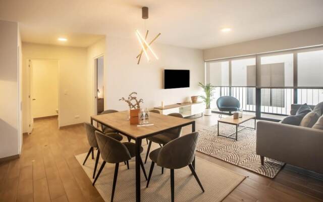 w Elegant 2BR in the Heart of Miraflores