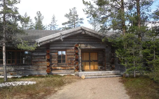 Saarikejo Log Chalet