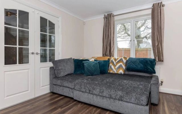 Large 5BR Home in Bedford Ideal for big Groups