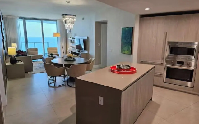 Lyfe Residence Building - Private apts over the beach