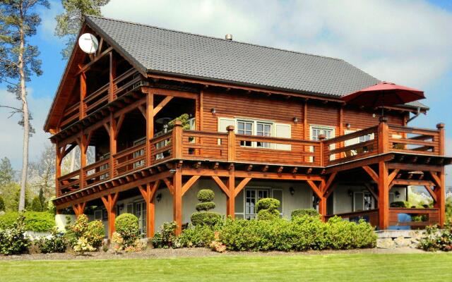 Affluent Chalet in Septon with Whirlpool, Sauna, Hot Tub