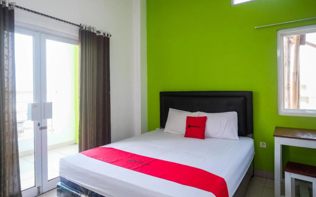 RedDoorz near Hartono Mall Solo