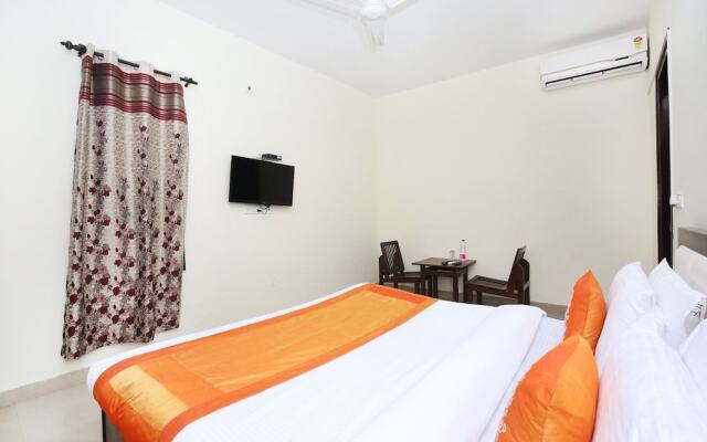 OYO 10377 Hotel Tango