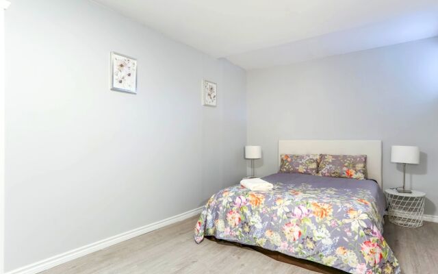 Family Home-Metrotown by Elevate Rooms