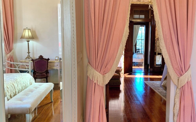 French Quarter Lanaux Mansion B & B