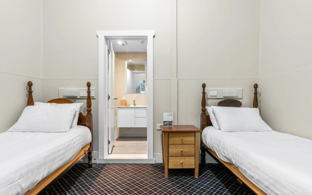 Empire Hotel Queenstown – Guest Rooms – Queenstown