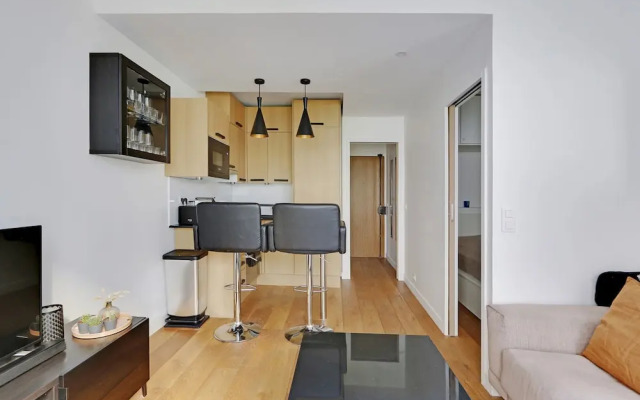 Modern Brunel Classic 1 Bed Apt With Balcony in Paris