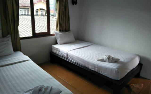 Holiday Park Hotel