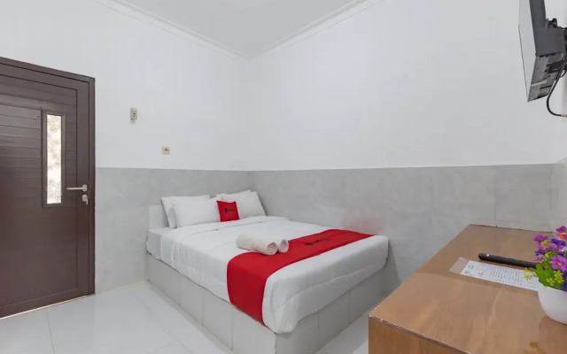 RedDoorz @ Kedawung Aurel Cirebon