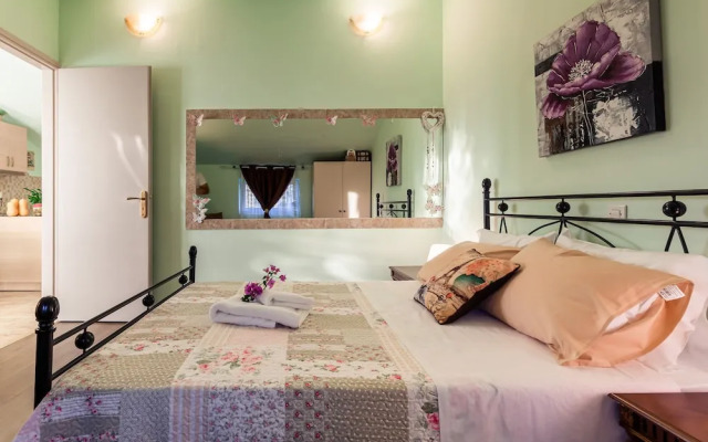 Bougainvillea house with view near the beach