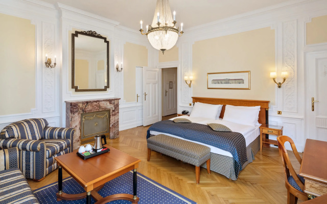 Hotel Astoria Vienna, Curio Collection by Hilton