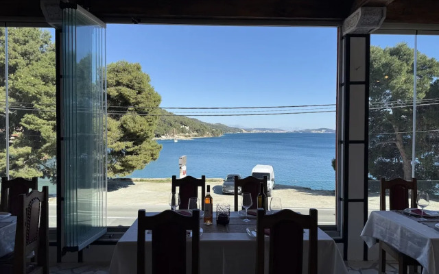 Max Gastro Beach House