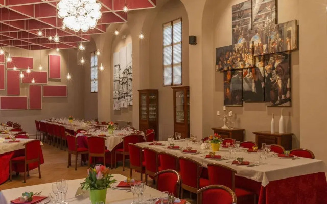 Casa Regina Montis Regalis