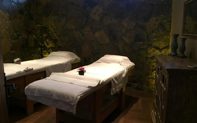 Liona Hotel