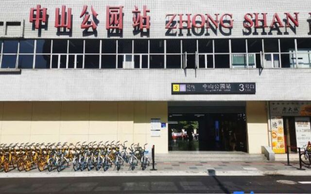 Waiting Hotel (Shanghai Zhongshan Park Subway Station)