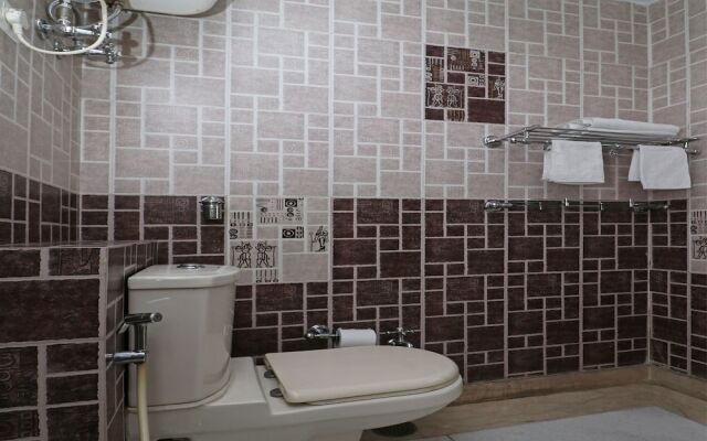 OYO 11201 Near Bhikaji Cama Place