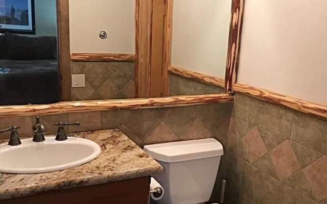 Mammoth Estates - 4 Seasons of Beauty w/ Amenities!