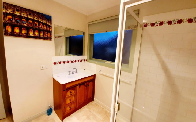 ABELIA BOTANICAL Daylesford 10 min walk2town