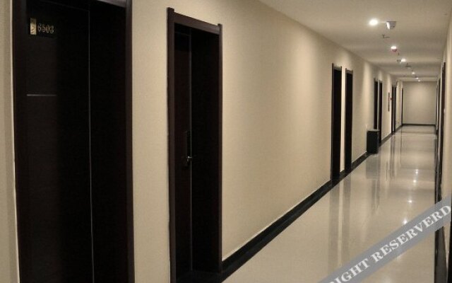 Yichuan Longsheng Business Hotel