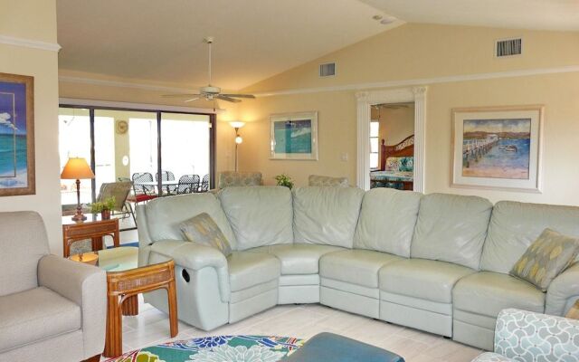 Pet-friendly Waterfront Home on key lot With View