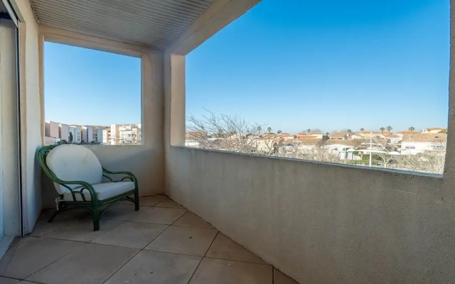 Comfort With Sunlit Balcony