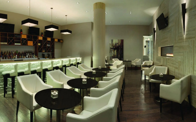 Radisson Hotel & Conference Centre Calgary Airport