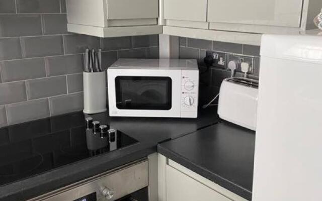 Modern 2 bed sleep 5 close to Anfield Stadium