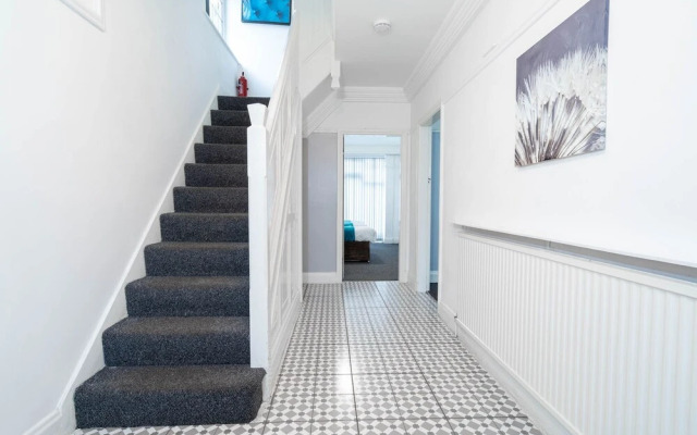Family Home With Garden in Prime Birmingham Location