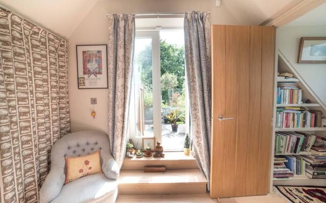 Cosy And Beautiful 4br House