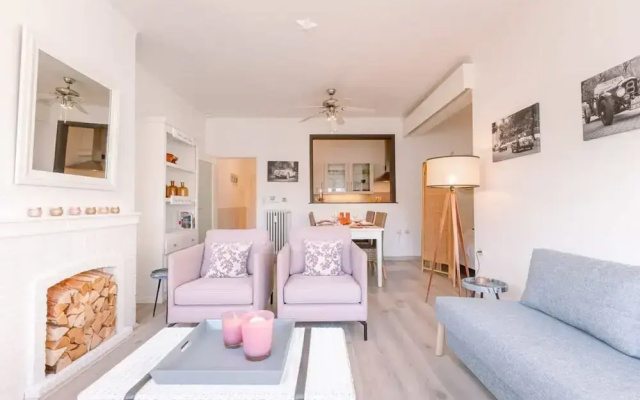 Beautiful and Spacious Studio With Side Seaview