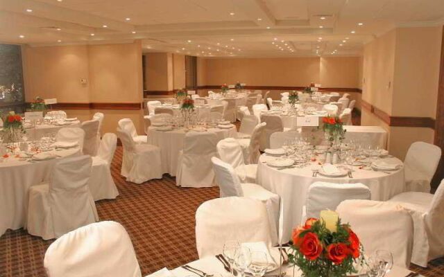 Plaza El Bosque Park & Suites