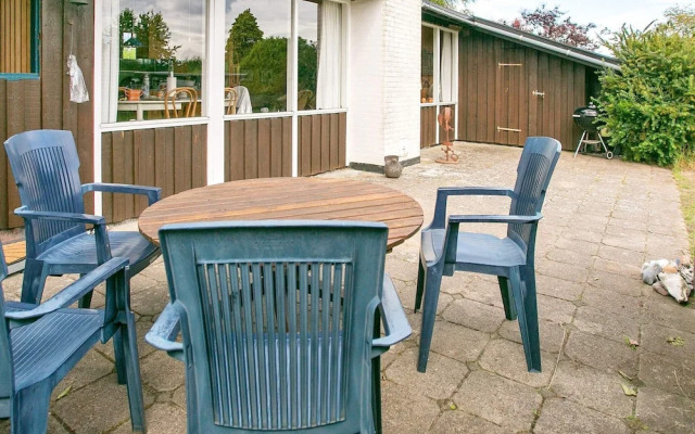 4 Person Holiday Home in Frorup