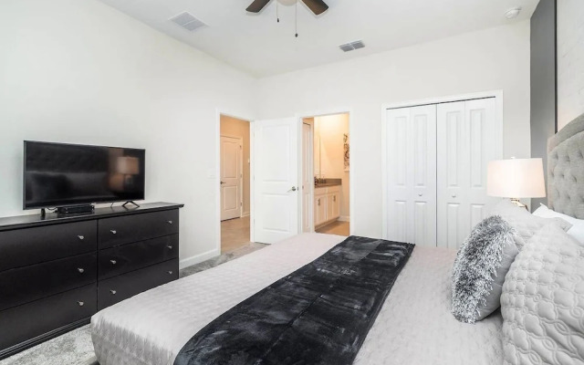 Tvpm 2858bd sl 8 Bedroom Home by RedAwning
